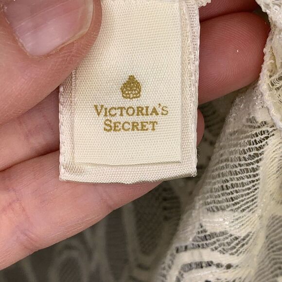 Gold Label Victoria’s Secret Medium Ivory Lace Top 425-005-001 - Picture 4 of 6